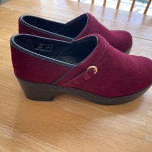 New Red Lands End Clogs 9D